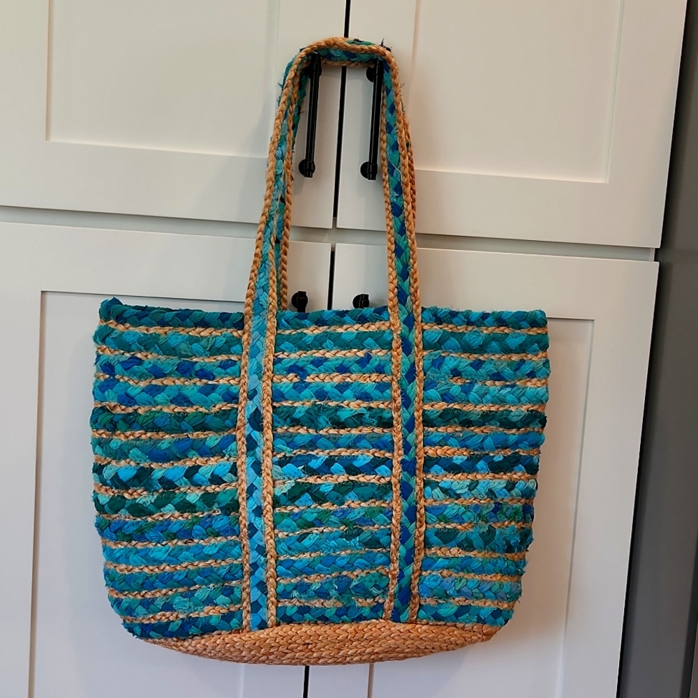America and Beyond Jute/Fabric  Blues Tote Bag Excellent pre-owned condition